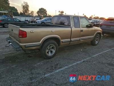 Trzecie zdjęcie samochodu z tyłu: 1999 CHEVROLET S TRUCK S10 VIN:1GCCS19X3X8110839 - miniatura