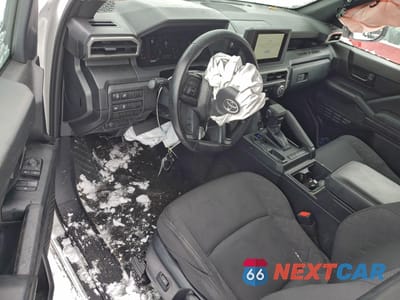 Zdjęcie 8 z 12 samochodu: 2025 TOYOTA TACOMA XTRACAB VIN:3TYJDAHN2ST026893 - miniatura