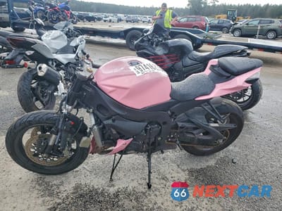 Trzecie zdjęcie samochodu z tyłu: 2025 SUZUKI GSX-R600 VIN:JS1GN7FA1S7101545 - miniatura