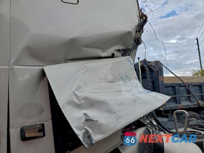 Zdjęcie 9 z 10 samochodu: 2014 VOLVO VN VNL VIN:4V4N19TH2EN152398 - miniatura