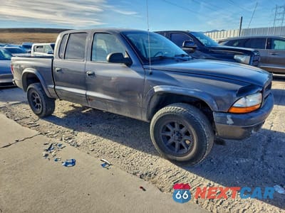 Czwarte zdjęcie samochodu z boku: 2004 DODGE DAKOTA VIN:1D7HG38K64S623273 - miniatura