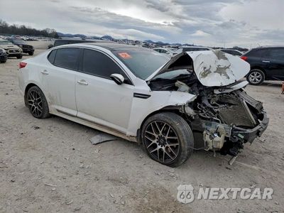 Czwarte zdjęcie samochodu z boku: 2013 KIA OPTIMA SX VIN:5XXGR4A6XDG101517 - miniatura
