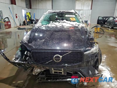 Piąte zdjęcie samochodu w środku: 2024 VOLVO XC60 PLUS VIN:YV4L12RL5R1713225 - miniatura