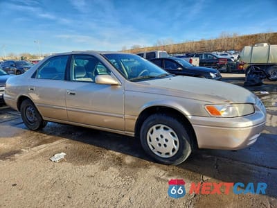 Czwarte zdjęcie samochodu z boku: 1997 TOYOTA CAMRY LE VIN:JT2BG22K0V0083864 - miniatura