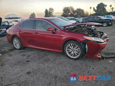 Czwarte zdjęcie samochodu z boku: 2020 TOYOTA CAMRY XLE VIN:4T1F31AK5LU541125 - miniatura