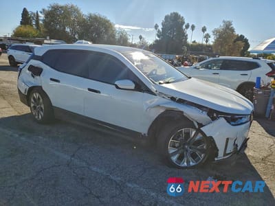 Czwarte zdjęcie samochodu z boku: 2024 BMW IX XDRIVE50 VIN:WB523CF04RCR26921 - miniatura