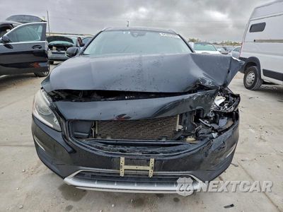 Piąte zdjęcie samochodu w środku: 2015 VOLVO V60 CROSS COUNTRY PREMIER VIN:YV4612HK4F1001497 - miniatura