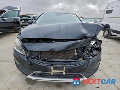 Piąte zdjęcie samochodu w środku: 2015 VOLVO V60 CROSS COUNTRY PREMIER VIN:YV4612HK4F1001497 - miniatura