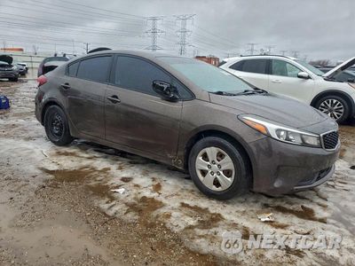 Czwarte zdjęcie samochodu z boku: 2017 KIA FORTE LX VIN:3KPFK4A73HE012671 - miniatura