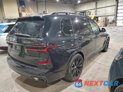 Trzecie zdjęcie samochodu z tyłu: 2026 BMW X7 XDRIVE40I VIN:5UX23EM06T9075081 - miniatura