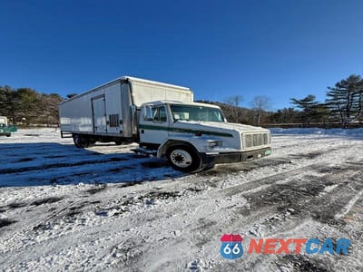 Czwarte zdjęcie samochodu z boku: 1995 FREIGHTLINER MEDIUM CONVENTIONAL FL60 VIN:1FV6GFAC5SL630734 - miniatura