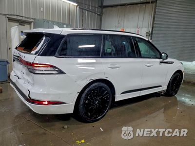 Trzecie zdjęcie samochodu z tyłu: 2024 LINCOLN AVIATOR BLACK LABEL VIN:5LM5J9XC3RGL08431 - miniatura