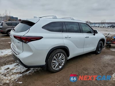 Trzecie zdjęcie samochodu z tyłu: 2025 TOYOTA HIGHLANDER HYBRID LIMITED VIN:5TDEBRCH0SS648217 - miniatura