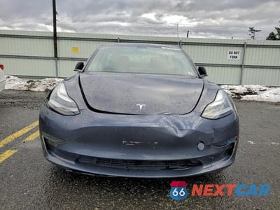 Piąte zdjęcie samochodu w środku: 2019 TESLA MODEL 3 VIN:5YJ3E1EB4KF205517 - miniatura
