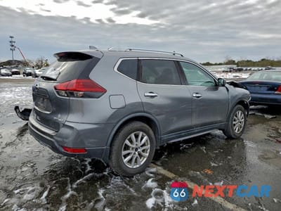 Trzecie zdjęcie samochodu z tyłu: 2018 NISSAN ROGUE S VIN:KNMAT2MV2JP542822 - miniatura
