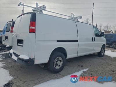 Trzecie zdjęcie samochodu z tyłu: 2022 CHEVROLET EXPRESS 2500 UTILITY / SERVICE VAN VIN:1GCWGBF73N1287003 - miniatura