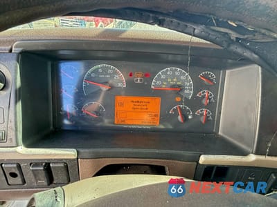 Zdjęcie 8 z 10 samochodu: 2014 VOLVO VN VNL VIN:4V4NC9EH0EN158756 - miniatura