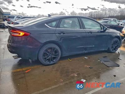 Trzecie zdjęcie samochodu z tyłu: 2020 FORD FUSION SE VIN:3FA6P0HD2LR252503 - miniatura