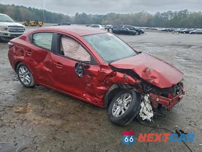 Czwarte zdjęcie samochodu z boku: 2017 TOYOTA YARIS IA BASE VIN:3MYDLBYV8HY166970 - miniatura