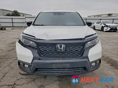 Piąte zdjęcie samochodu w środku: 2020 HONDA PASSPORT SPORT VIN:5FNYF7H28LB005520 - miniatura