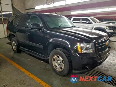 Czwarte zdjęcie samochodu z boku: 2012 CHEVROLET TAHOE K1500 LT VIN:1GNSKBE06CR317991 - miniatura