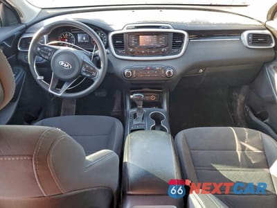 Zdjęcie 8 z 13 samochodu: 2016 KIA SORENTO LX VIN:5XYPGDA53GG104479 - miniatura