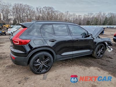 Trzecie zdjęcie samochodu z tyłu: 2023 VOLVO XC40 ULTIMATE VIN:YV4L12UXXP2097068 - miniatura