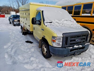 Czwarte zdjęcie samochodu z boku: 2018 FORD ECONOLINE E450 SD CUTAWAY 6.8L V10 VIN:1FDXE4FSXJDC17478 - miniatura