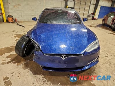 Piąte zdjęcie samochodu w środku: 2016 TESLA MODEL S VIN:5YJSA1E26GF170378 - miniatura