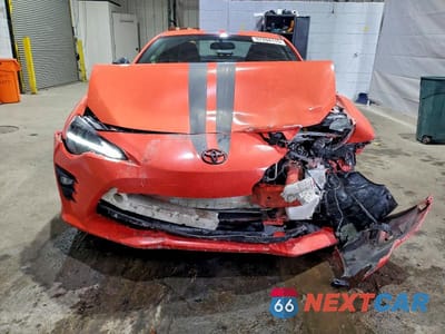 Piąte zdjęcie samochodu w środku: 2017 TOYOTA 86 BASE VIN:JF1ZNAA14H8706977 - miniatura