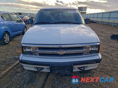 Piąte zdjęcie samochodu w środku: 1995 CHEVROLET S TRUCK S10 VIN:1GCDT14Z6SK207331 - miniatura