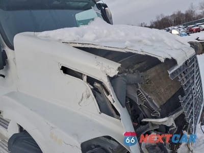 Zdjęcie 7 z 10 samochodu: 2000 VOLVO VN VNL VIN:4V4NC9EJXEN154622 - miniatura