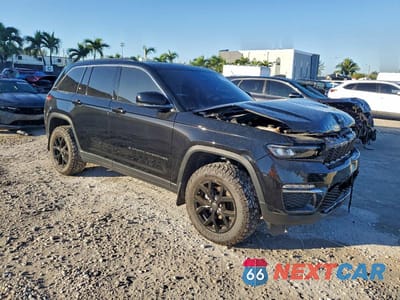 Czwarte zdjęcie samochodu z boku: 2023 JEEP GRAND CHEROKEE LIMITED VIN:1C4RJGBG7PC576524 - miniatura