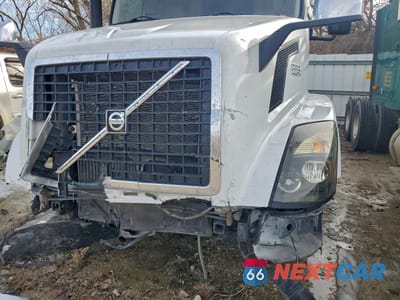 Zdjęcie 9 z 10 samochodu: 2006 VOLVO VNL SEMI TRUCK VIN:4V4NC9GHX6N420460 - miniatura
