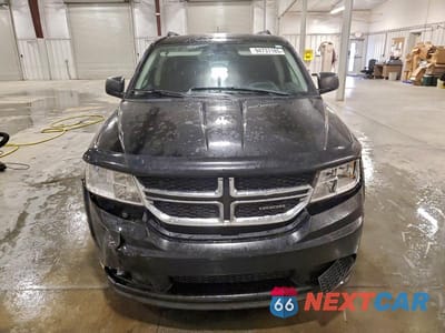 Piąte zdjęcie samochodu w środku: 2019 DODGE JOURNEY SE VIN:3C4PDCAB3KT858248 - miniatura