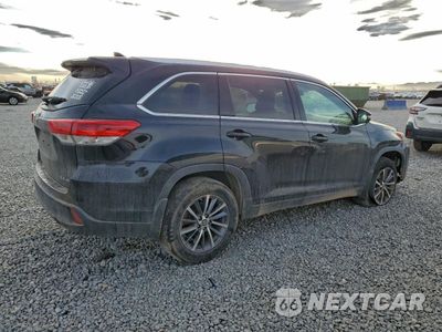 Trzecie zdjęcie samochodu z tyłu: 2019 TOYOTA HIGHLANDER SE VIN:5TDJZRFH1KS613174 - miniatura