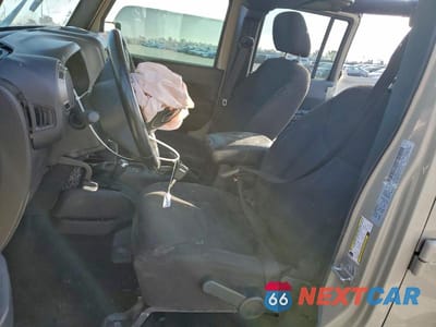 Zdjęcie 7 z 14 samochodu: 2017 JEEP WRANGLER UNLIMITED SPORT VIN:1C4BJWDG4HL751581 - miniatura