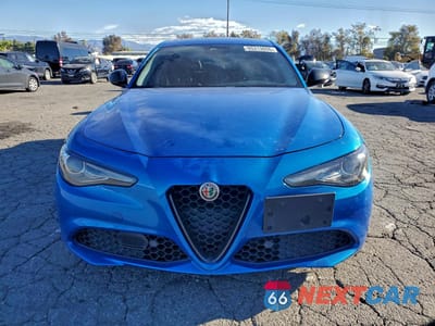 Piąte zdjęcie samochodu w środku: 2019 ALFA ROMEO GIULIA VIN:ZARFAMAN5K7599874 - miniatura