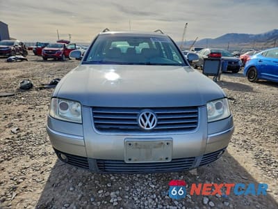Piąte zdjęcie samochodu w środku: 2005 VOLKSWAGEN PASSAT GLX 4MOTION VIN:WVWYU63B15E106877 - miniatura