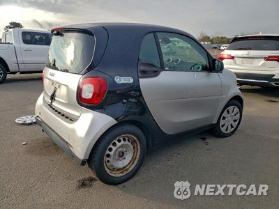 Trzecie zdjęcie samochodu z tyłu: 2016 SMART FORTWO VIN:WMEFJ5DA1GK056021 - miniatura