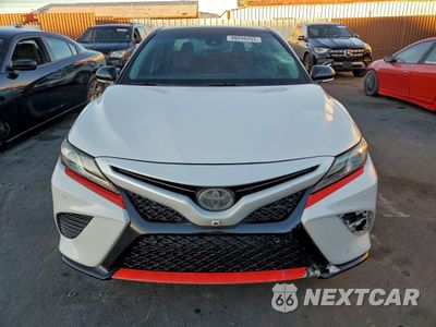 Piąte zdjęcie samochodu w środku: 2018 TOYOTA CAMRY XSE VIN:4T1B61HK8JU141570 - miniatura