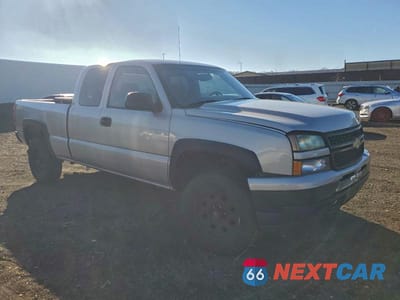 Czwarte zdjęcie samochodu z boku: 2006 CHEVROLET SILVERADO K1500 VIN:2GCEK19BX61162712 - miniatura