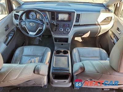 Zdjęcie 8 z 13 samochodu: 2016 TOYOTA SIENNA XLE 8-PASSENGER VIN:5TDYK3DC2GS711905 - miniatura