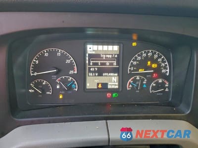 Zdjęcie 8 z 10 samochodu: 2021 FREIGHTLINER CASCADIA 126