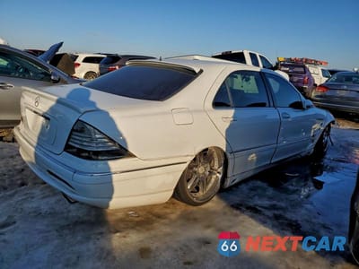 Trzecie zdjęcie samochodu z tyłu: 2000 MERCEDES-BENZ S 500 VIN:WDBNG75J9YA047771 - miniatura
