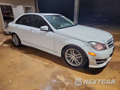 Czwarte zdjęcie samochodu z boku: 2013 MERCEDES-BENZ C 250 VIN:WDDGF4HB0DR273439 - miniatura