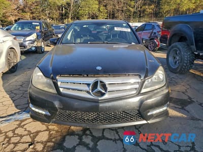 Piąte zdjęcie samochodu w środku: 2014 MERCEDES-BENZ C 250 VIN:WDDGF4HB1EG254136 - miniatura