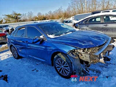 Czwarte zdjęcie samochodu z boku: 2019 VOLKSWAGEN JETTA S VIN:3VWCB7BUXKM139064 - miniatura