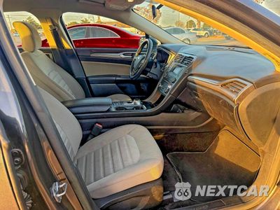 Piąte zdjęcie samochodu w środku: 2018 FORD FUSION S HYBRID VIN:3FA6P0UU9JR279071 - miniatura