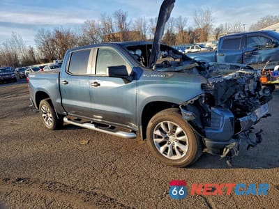 Czwarte zdjęcie samochodu z boku: 2019 CHEVROLET SILVERADO K1500 CUSTOM VIN:3GCPYBEH0KG147404 - miniatura